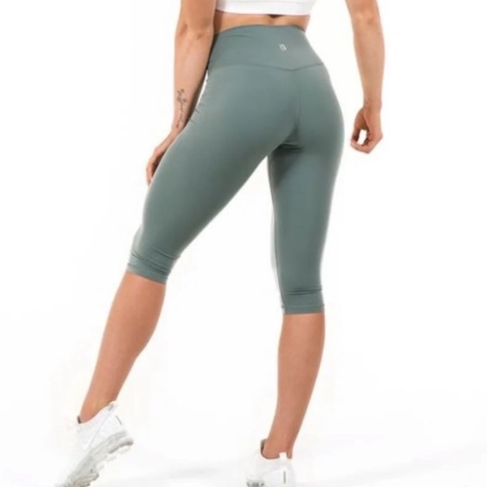 BuffBunny Collection Live Capri Legging Color Eden Green
